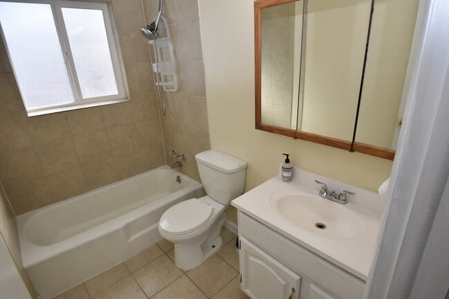 Building Photo - 1640 Shenandoah Dr