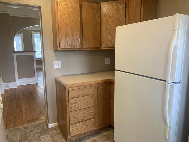 Building Photo - 701 W 24th St