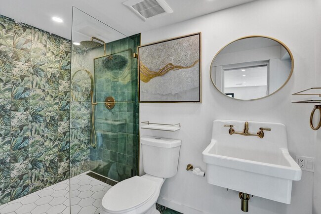 Building Photo - 5501 NE 18th Terrace