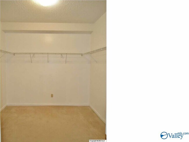 Building Photo - 722 Highland Dr