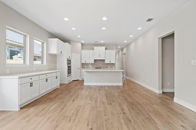 Building Photo - 27122 Butterfly Mint Ln
