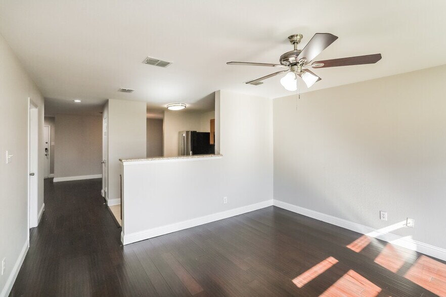 Building Photo - 1428 Waterford Dr