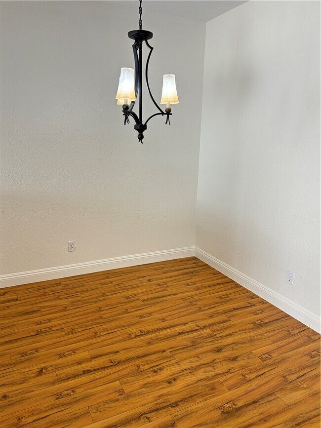 Building Photo - 1028 S Rossano Way