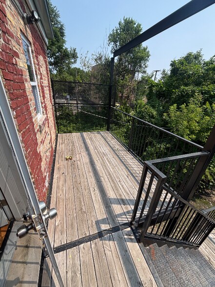 Building Photo - 519 W 65th Pl