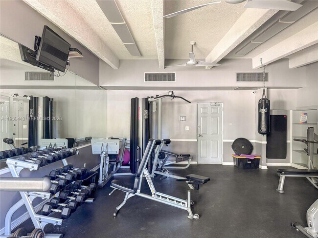 Building Photo - 3301 N Country Club Dr