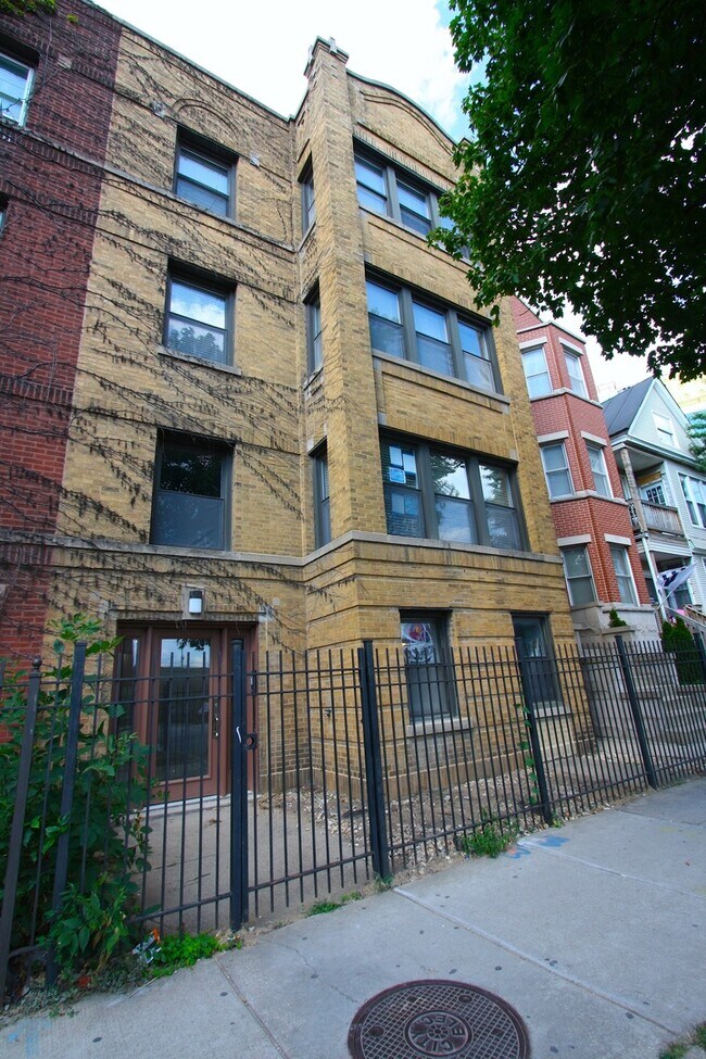 Primary Photo - 1120 W Addison St