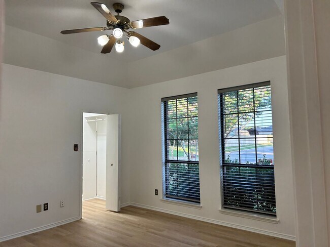 Building Photo - 1007 Dandelion Dr