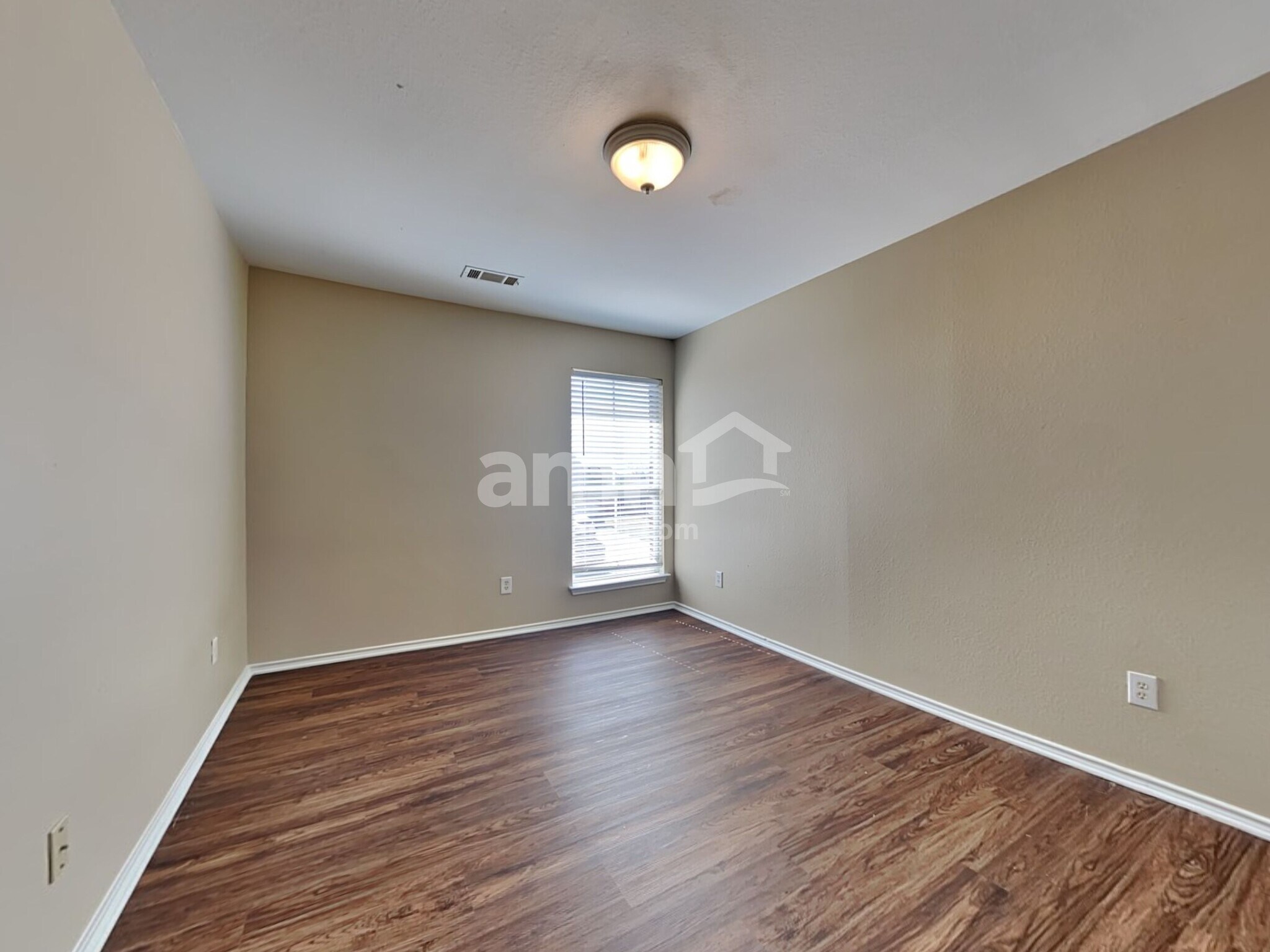 Building Photo - 111 Maned Dr