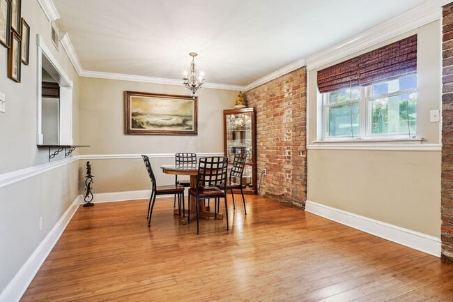 Building Photo - 4716 Annunciation St