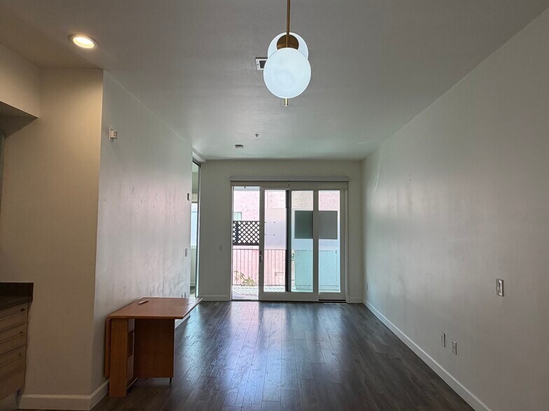 Building Photo - 1234 Wilshire Blvd