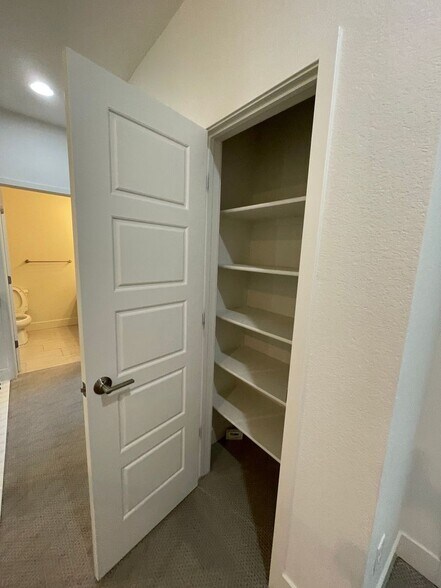 Building Photo - 2234 Central Pk Wy