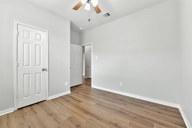 Building Photo - 737 Grassy Knoll Ln