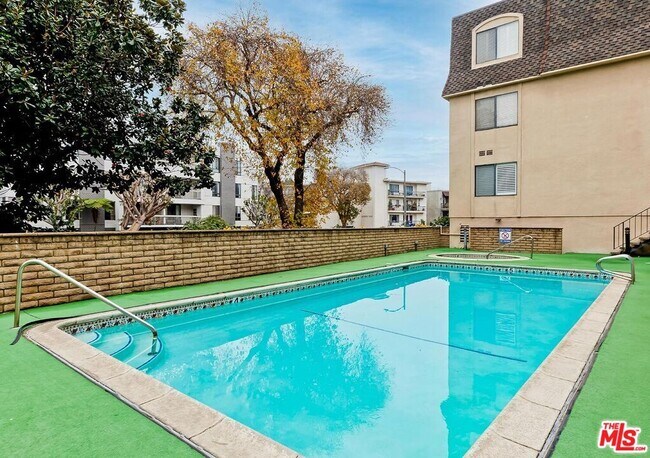 Building Photo - 1201 S Roxbury Dr