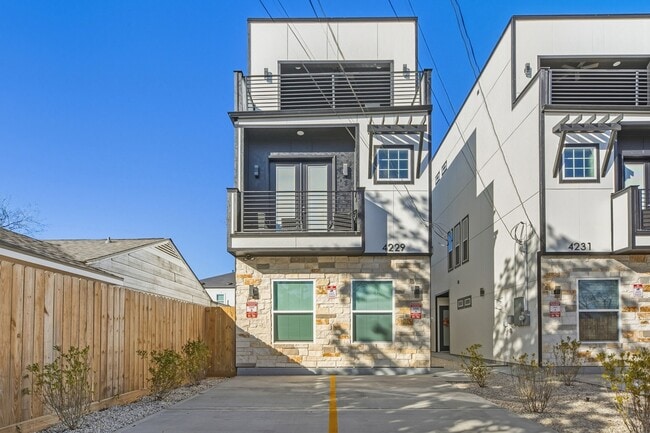 Building Photo - 4229 Elmwood St