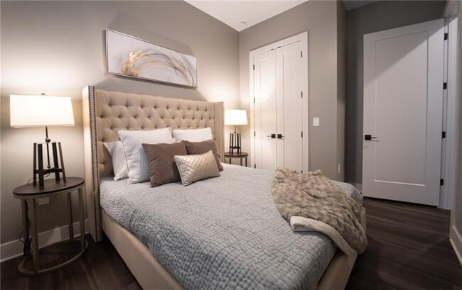 Building Photo - 1052 Fraser St