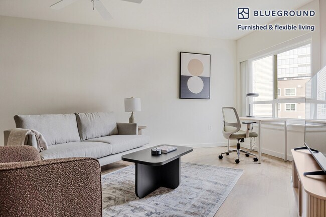 Building Photo - 362 Bellevue Way NE