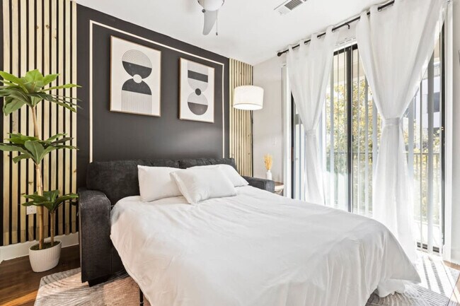 Building Photo - 5275 Town and Country Blvd