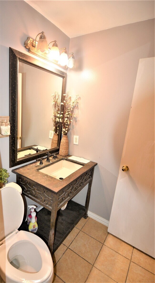 Building Photo - 7423 River Pines Dr