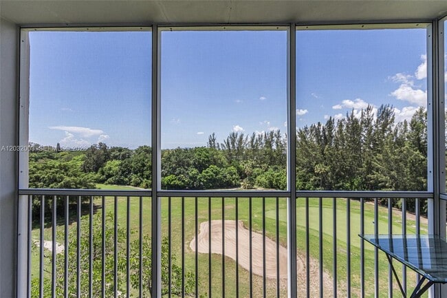 Building Photo - 3150 N Palm Aire Dr