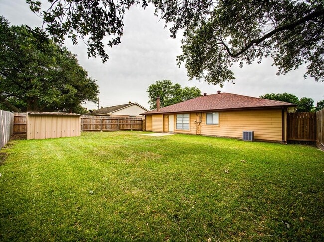 Building Photo - 6727 Harpers Dr