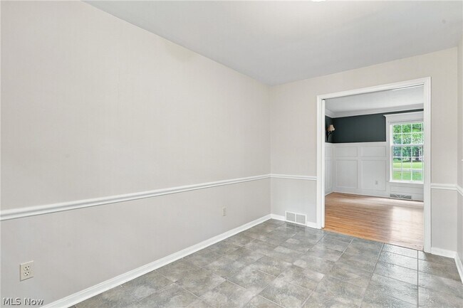 Building Photo - 6832 Green Ridge Ave