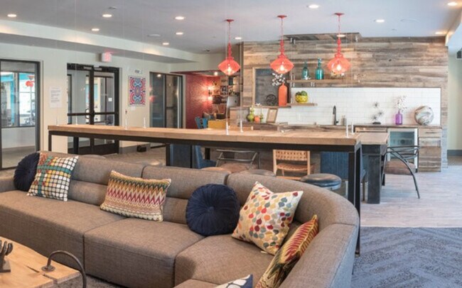 Building Photo - 392 Ashley Ave NE