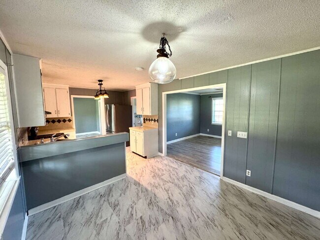 Building Photo - 163 Vining Dr