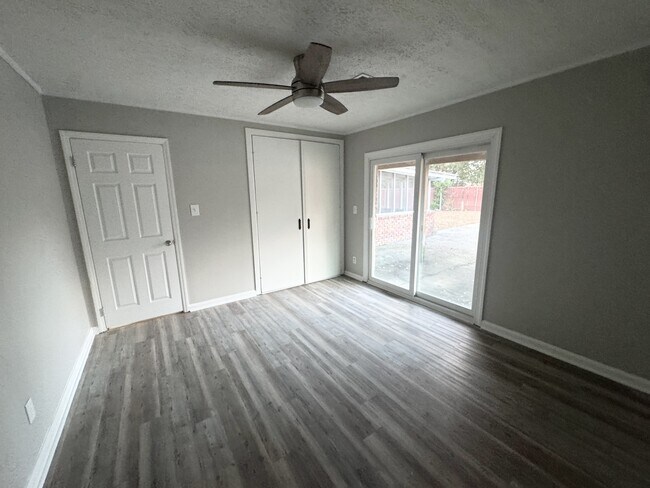 Building Photo - 2561 Allan Way