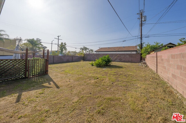 Building Photo - 7503 Camellia Ave