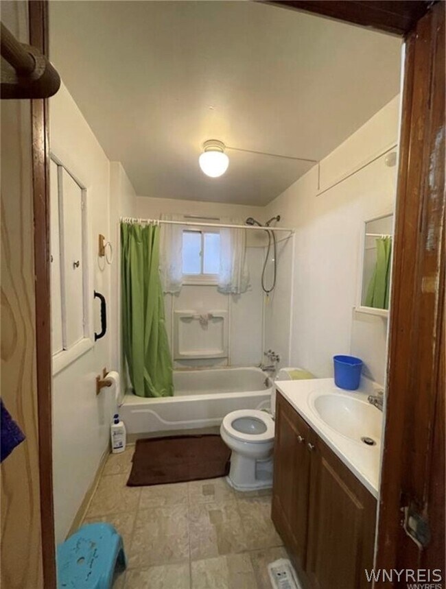 Building Photo - 226 Longnecker St