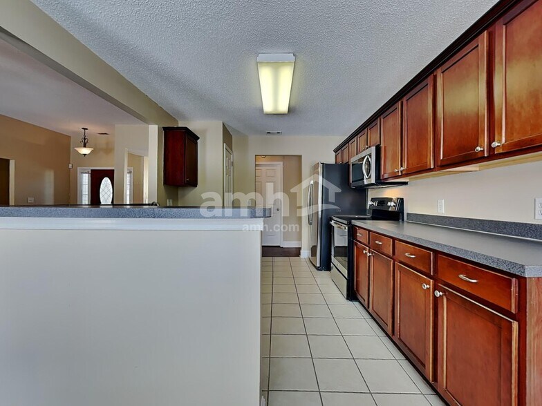 Building Photo - 738 Laurel Hill Cir