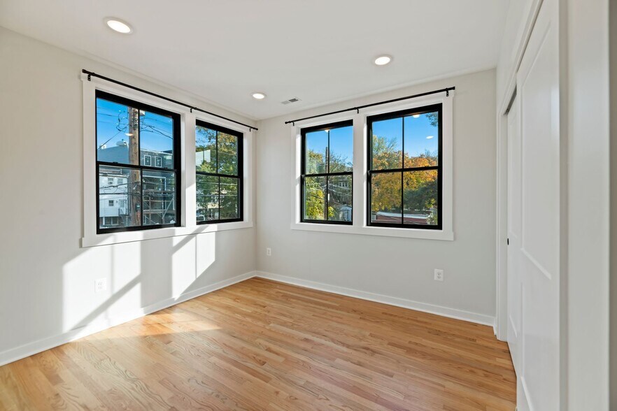 Building Photo - 423 Quincy St NW