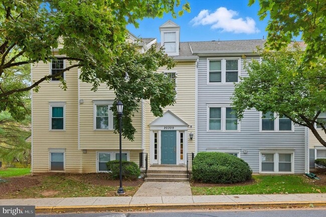 Building Photo - 20309 Beaconfield Terrace