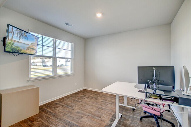 Building Photo - Summerville Home Rental