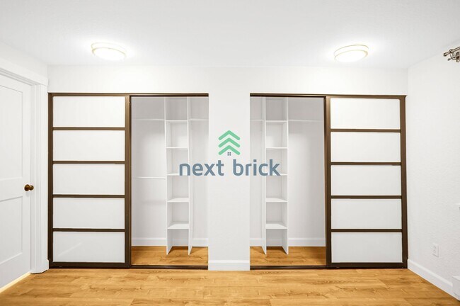 Building Photo - Charming 2 Bedroom 1 Bathroom Condo!