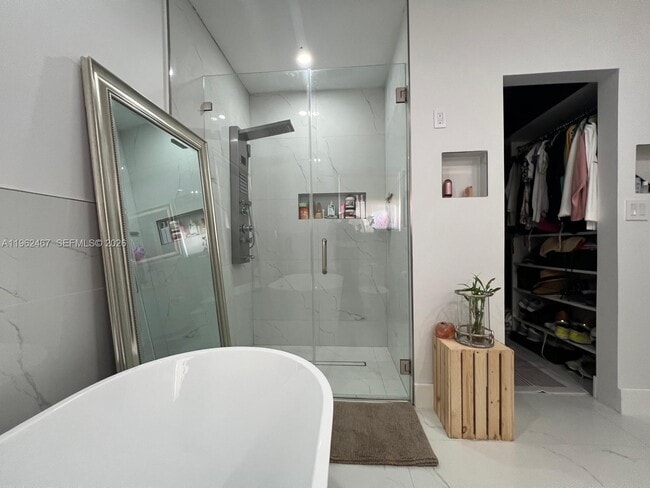 Building Photo - 9370 SW 57th Terrace