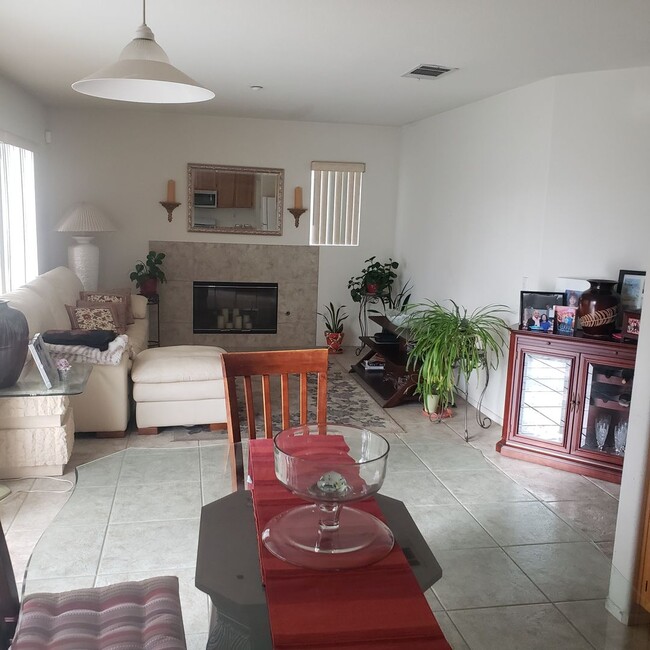 Building Photo - (Mission Grove) 5 BEDROOM, 1 bedroom downs...