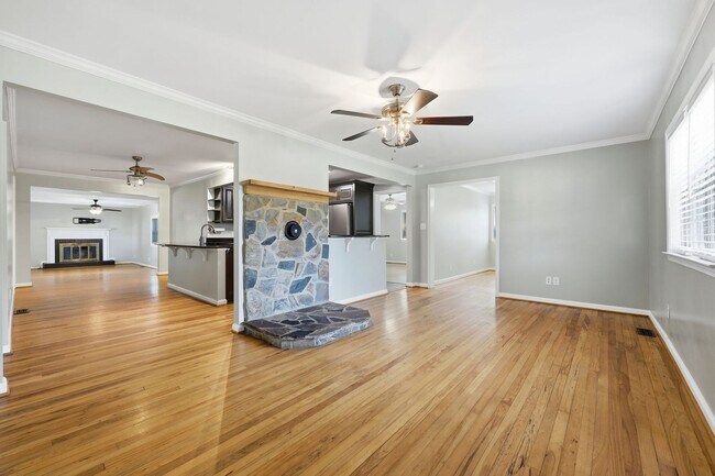 Building Photo - Modern Updates in this Classic 3bedroom/2.5 Bath Home in Erwin