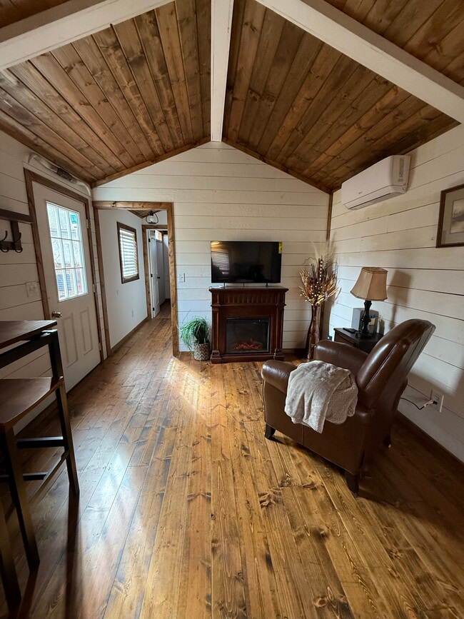 Building Photo - 1118 US-221A Hwy