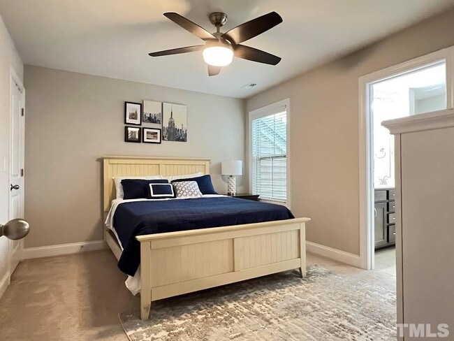 Building Photo - Beautiful 3 Bedroom with Sunroom Townhome in Cary