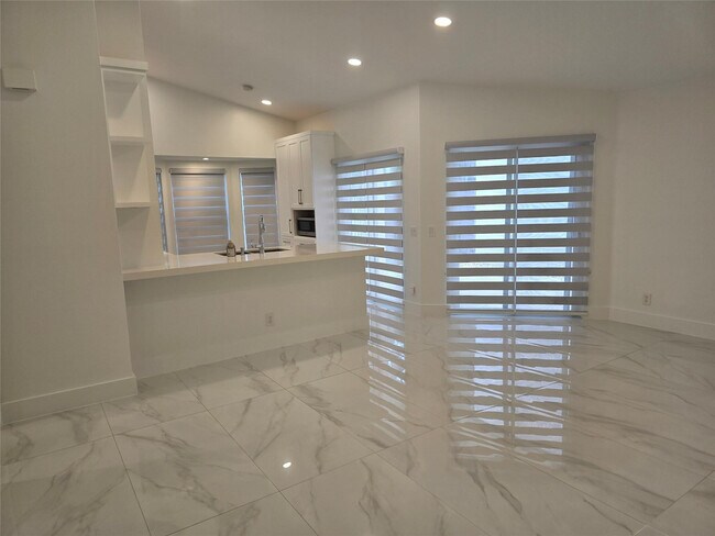 Building Photo - 1303 Seagrape Cir