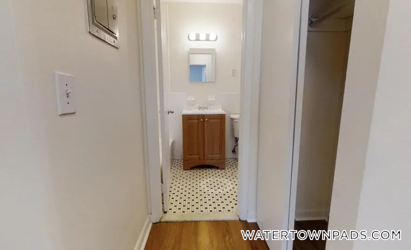 Building Photo - 24 Whites Ave