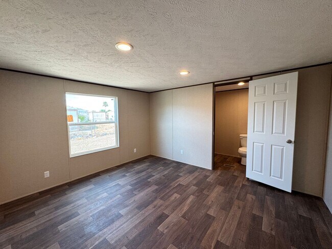 Building Photo - 1700 Yale Dr