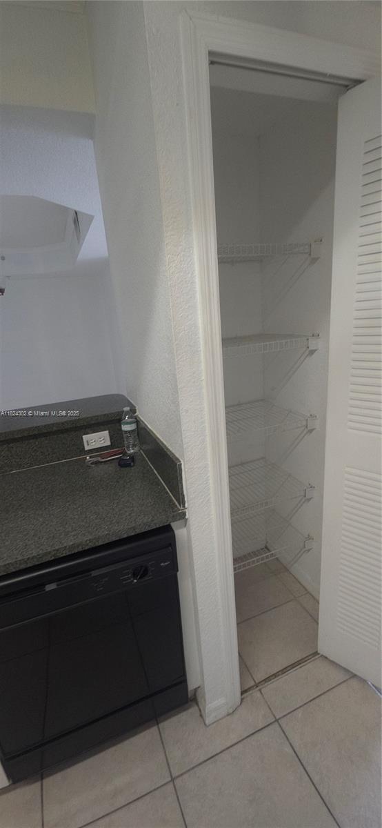 Building Photo - 9300 Fontainebleau Blvd