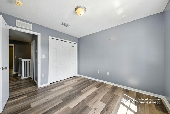 Building Photo - 2915 SE 15th Terrace