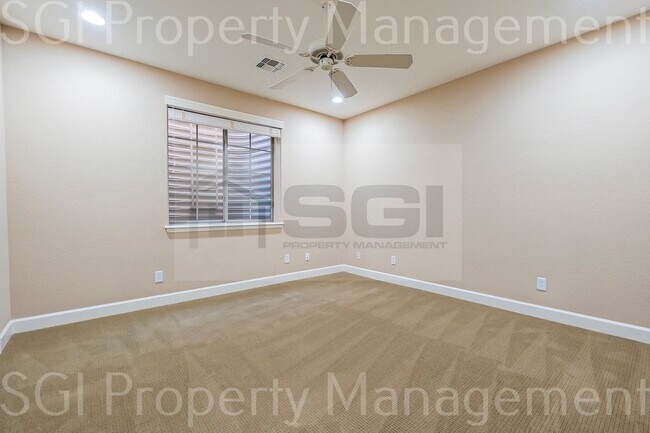 Building Photo - LUXURY 5 BEDROOM VISTANCIA BASEMENT HOME!