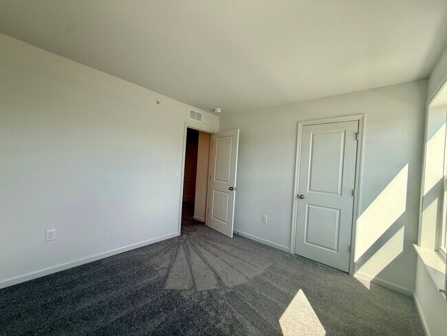 Building Photo - 45 N Conifer Dr