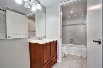 Building Photo - 2871 N Oakland Forest Dr