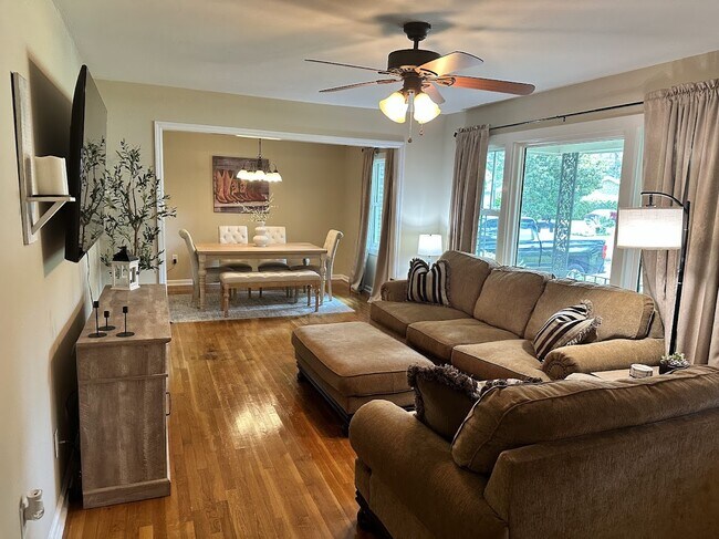 Building Photo - 2204 N Dallerton Cir