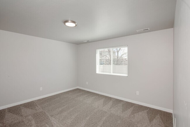 Building Photo - Beautiful 4 Bedroom Upscale Home